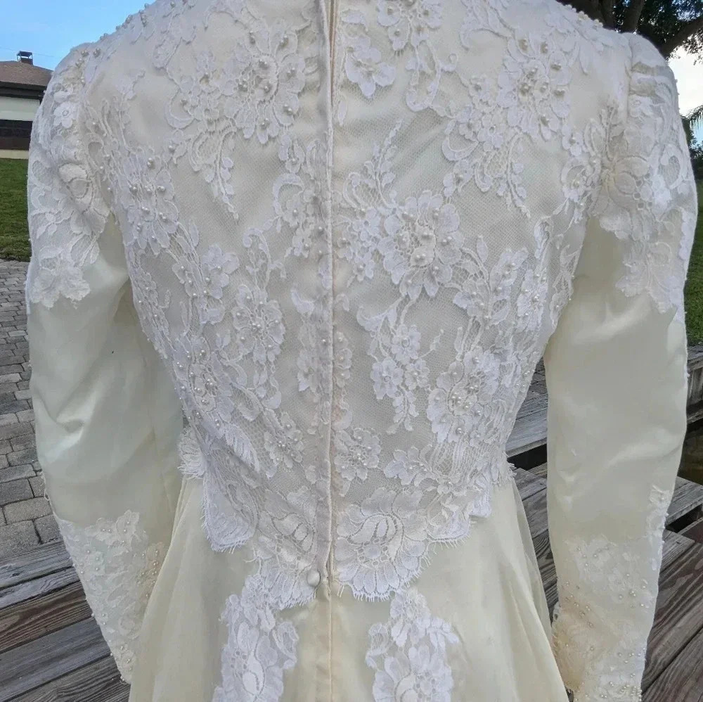 Vintage Unbranded Long Sleeve Ivory Wedding Dress - Picture 10 of 13